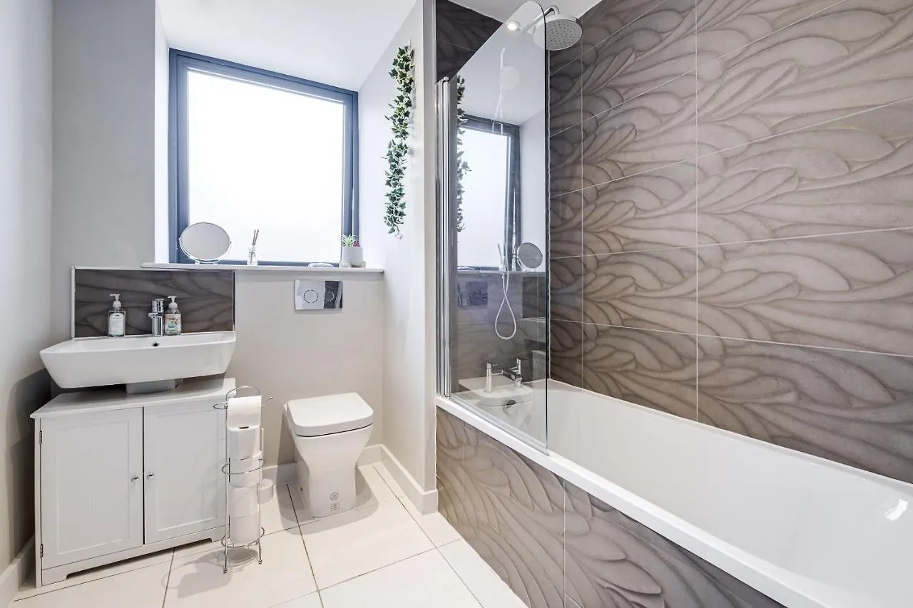 Stay Smiling- The Fitzgerald Sheffield Apartment