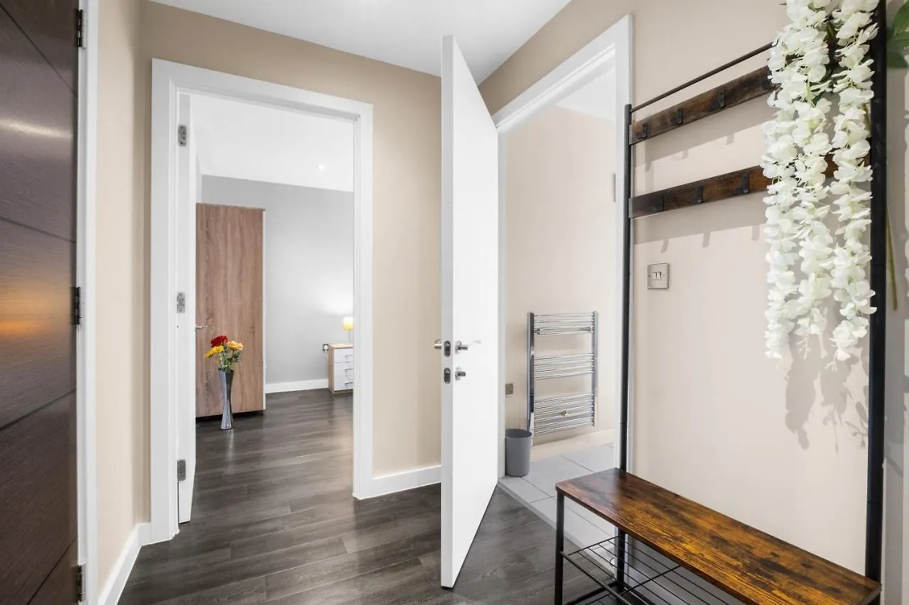 Stay Smiling- The Fitzgerald Sheffield Apartment