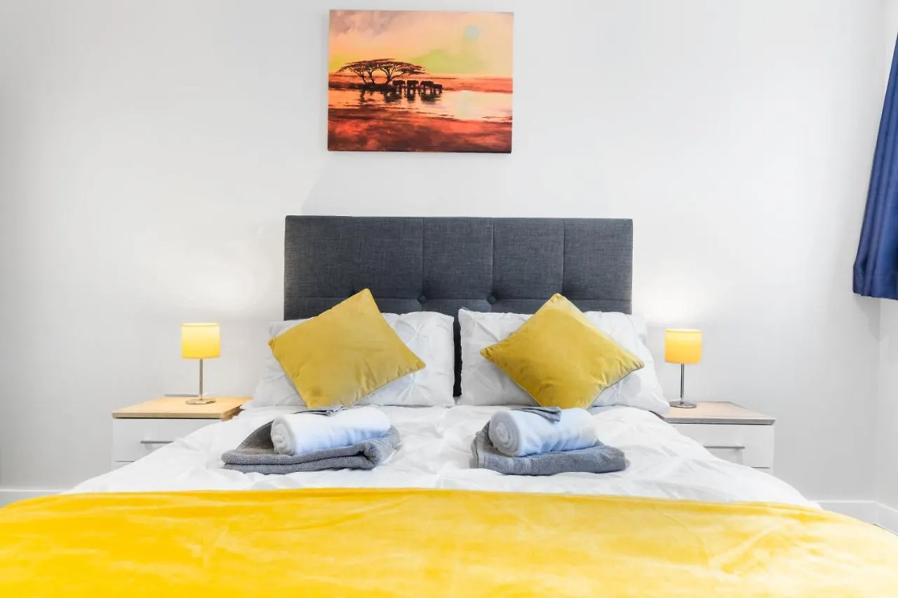Stay Smiling- The Fitzgerald Sheffield Apartment