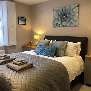 The Basement Flat - Free Parking Space Apartment Bath
